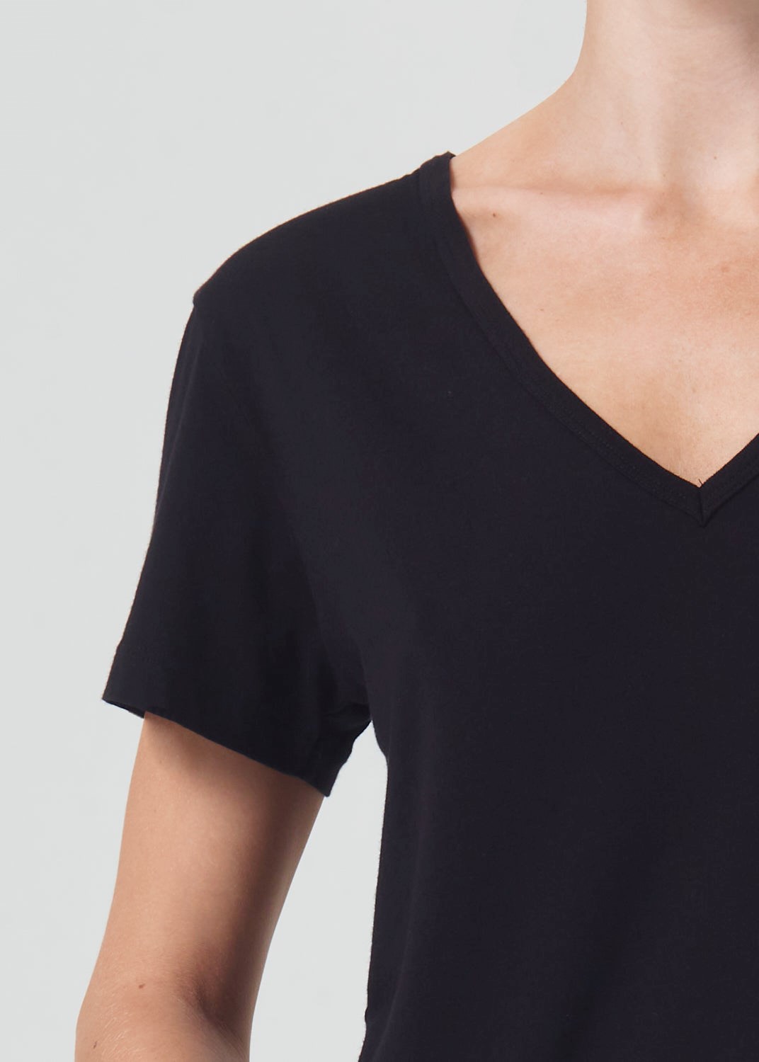 AGOLDE Cameron V Neck Noir | DRS-45330253